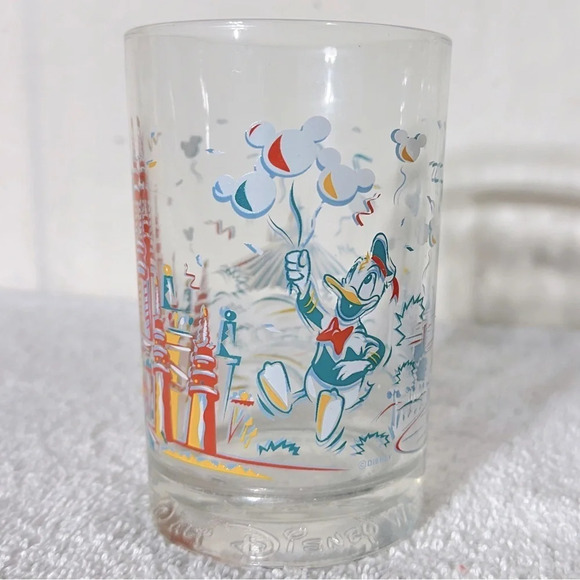 Vintage McDonalds Disney World 25th Ann Remember The Magic Castle Donald Duck - Picture 2 of 8